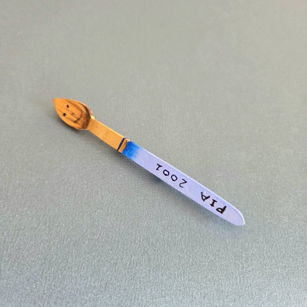 Hand made wooden brooch crafted in the shape of an artist's paintbrush. - Picture 4 of 4